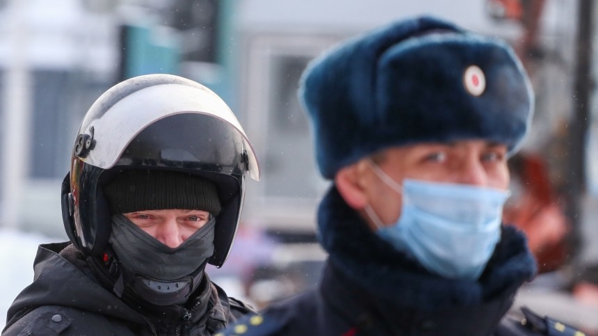 СК начал проверку по фактам нападений на полицейских на акциях в Москве