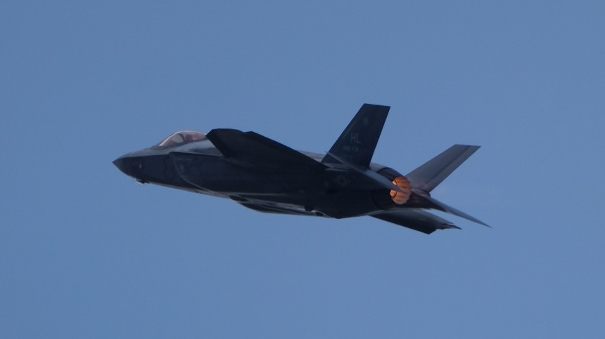 В США заявили о серьезных проблемах с двигателями истребителей F-35