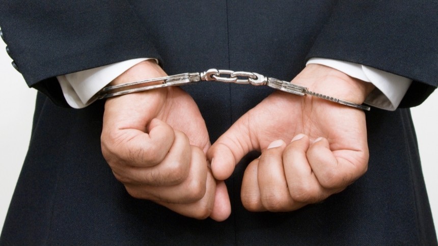 Сотрудника аппарата главы Хакасии арестовали по делу о взятке