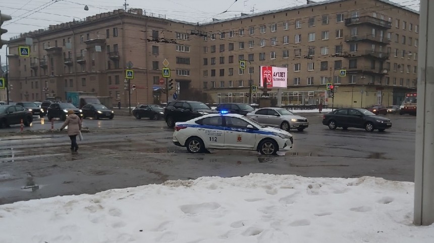Полоса препятствий: первые пострадавшие поступают в травмпункты Петербурга