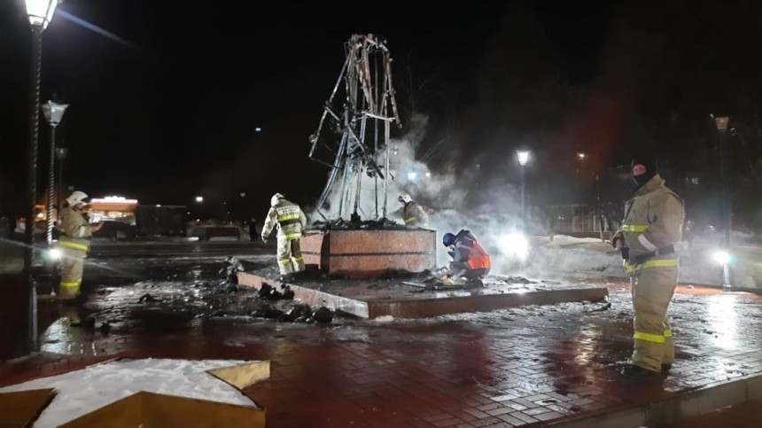 Виноваты дети? Памятник воину-освободителю выгорел дотла в Татарстане — видео