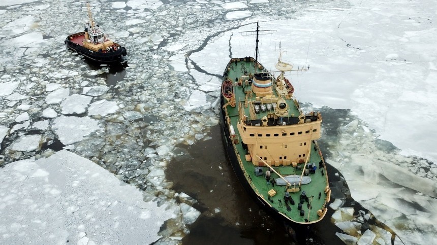 Ледокол «Буран» вышел в Неву для спасения Петербурга от наводнения