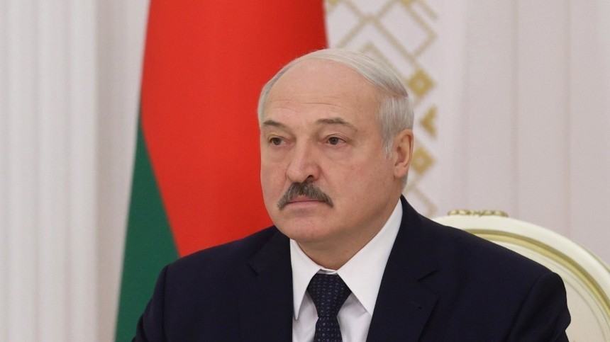Лукашенко сыграл в хоккей во время попыток оппозиции устроить протест в Минске