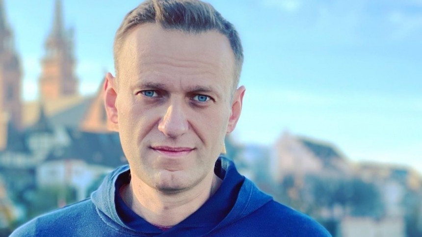 Крепкий сон и здоровые ноги: видео с Навальным из колонии во Владимире