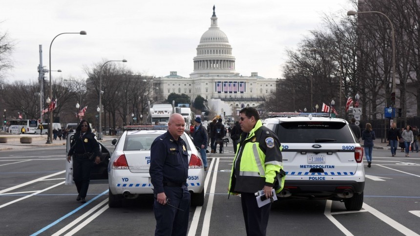 Таран на синем авто: полиция прокомментировала стрельбу у Капитолия в США
