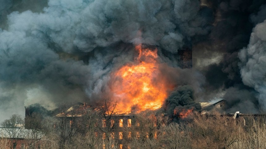 Поджигай и властвуй: зачем в России избавляются от объектов культурного наследия при помощи огня