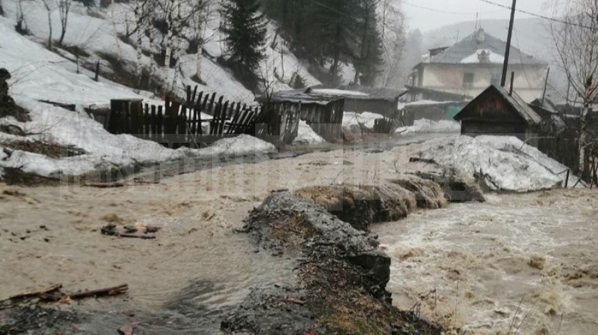 Кемеровская область наводнение. Наводнение в Кемеровской области в 2004. Наводнение в Междуреченске 2001. Наводнение в Кемеровской области. Паводок в Кемеровской области в 2004 году.
