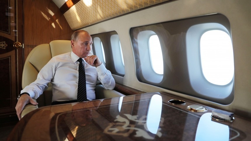«Много работает»: экс-пилот Путина о поведении президента во время полета
