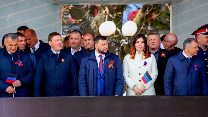 Единая Россия передала ДНР медикаменты и машину скорой помощи