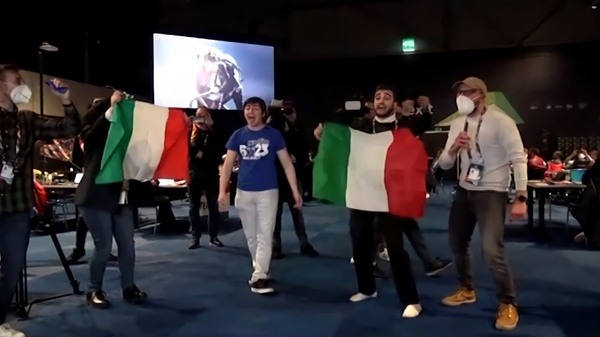 Итальянские журналисты устроили свой концерт на „Евровидении“ и расплакались после победы