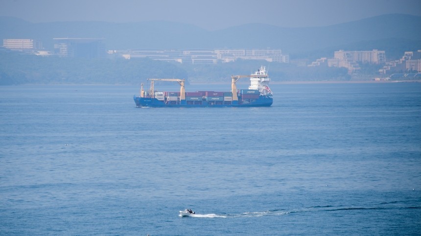 Движение судов через пролив Босфор приостановлено из-за аварии танкера с нефтью
