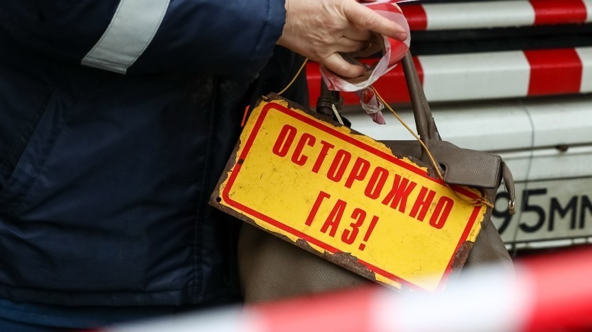 Очевидцы сообщают о взрыве газа в квартире в Петербурге