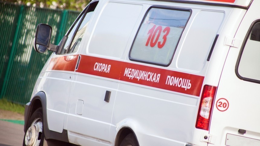 10 человек едва не погибли, когда автобус на полной скорости влетел в столб в Ярославле