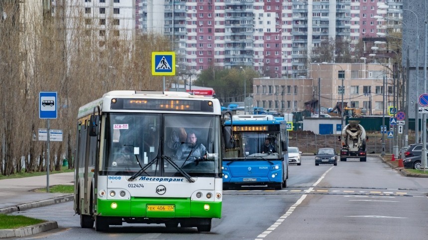 Школьница на самокате погибла под колесами автобуса в Подмосковье — видео