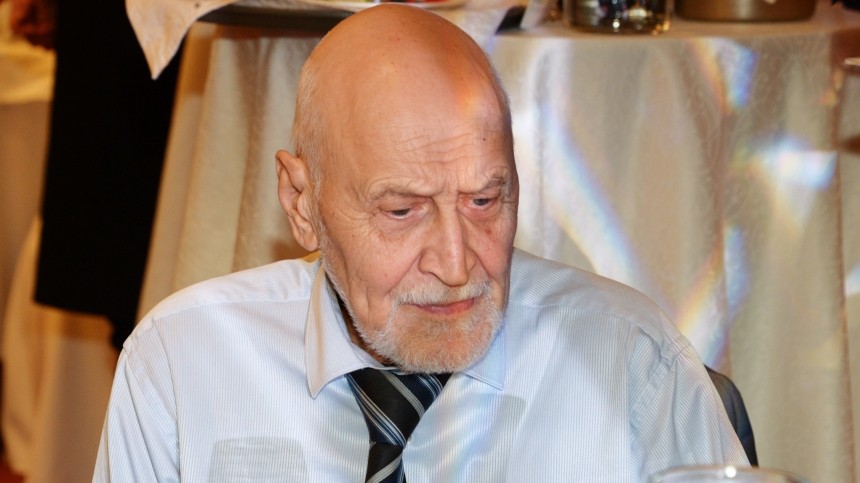 «Чувствую себя лет на 35»: Николай Дроздов отметил свое 84-летние в больнице