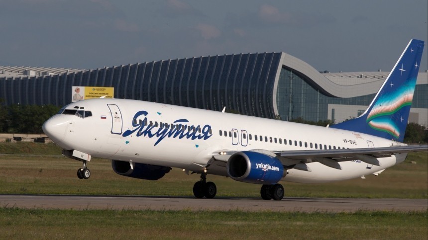 Пассажирский Boeing готовится к экстренной посадке в Симферополе