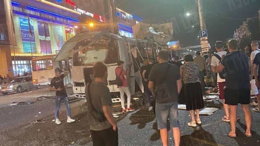 Очевидец сообщил, что пассажирке взорвавшегося автобуса в Воронеже оторвало ноги