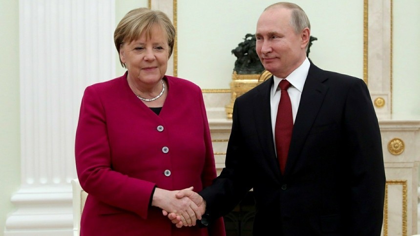 Меркель обсудит с Путиным в Москве болевые точки мировой политики