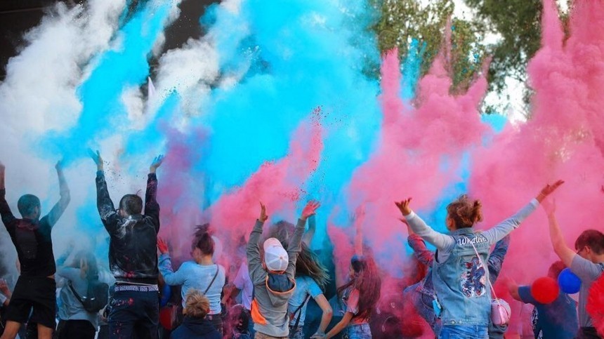 В День флага России в Сочи пройдет пляжный фестиваль красок холи