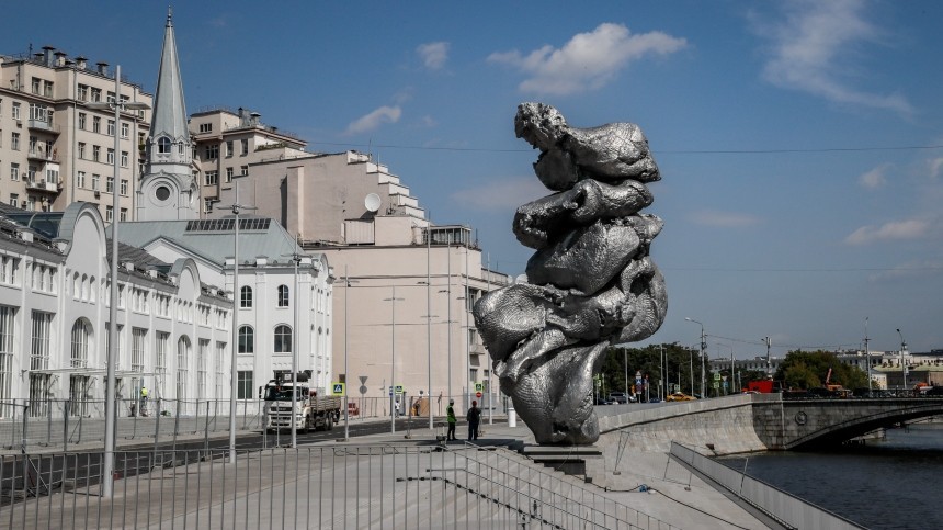 Кушанашвили вмешался в обсуждение современной скульптуры в Москве, поссорившей Собчак и Галкина