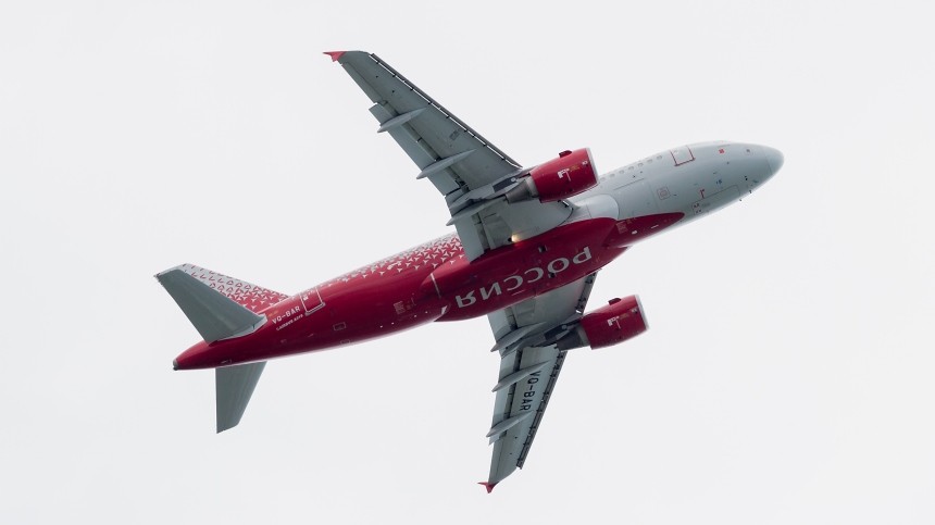 Пассажирский Airbus A319 c отказавшим двигателем совершил посадку в Петербурге