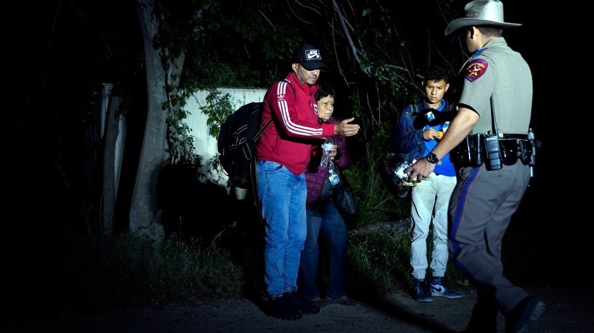 Эксперты предрекли США катастрофу из-за мигрантов