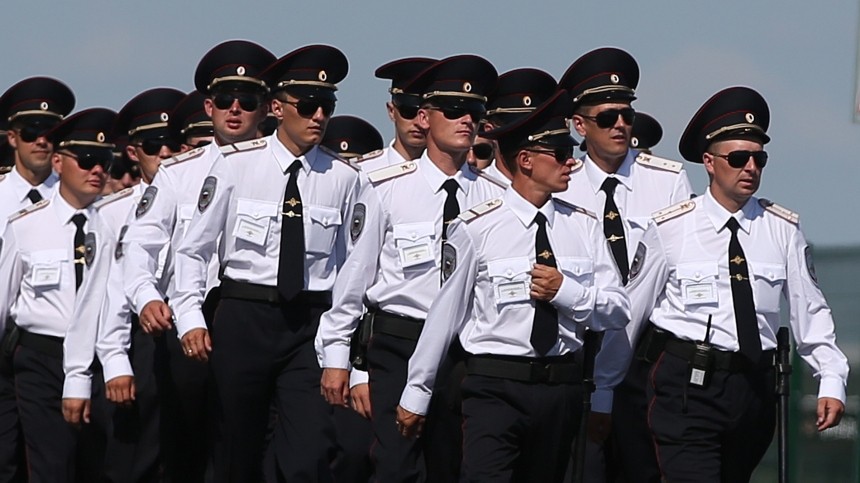 Не службы ради: Подвиги российских полицейских