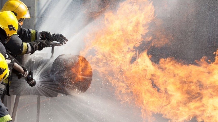 Жители Нижнекамска надели маски в квартирах из-за пожара на складе