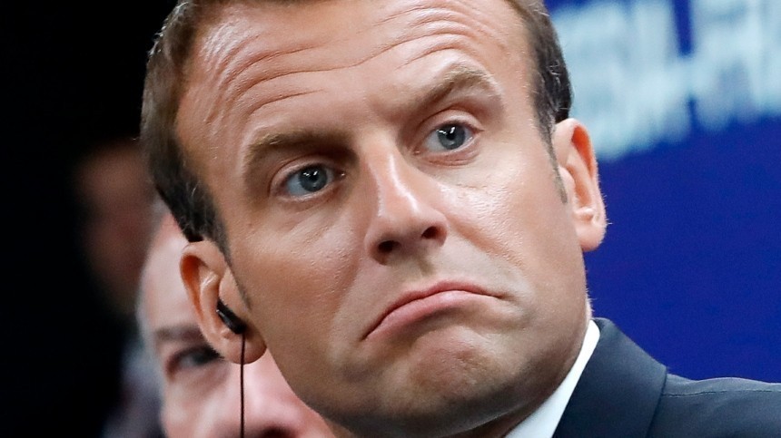 Неизвестный бросил «яйцо» в президента Франции Макрона