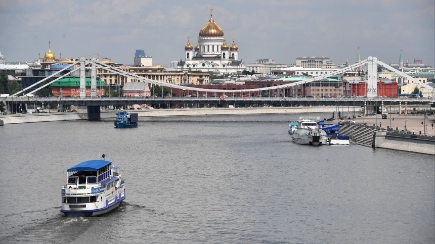 Авария в метро? Жителей столицы напугали странные круги на Москве-реке