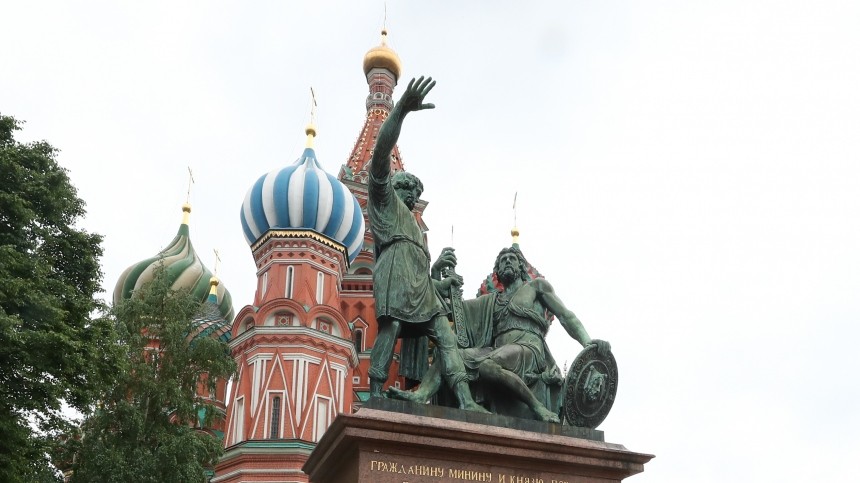 Сплоченность и патриотизм: Парламентарии поздравили россиян с Днем народного единства