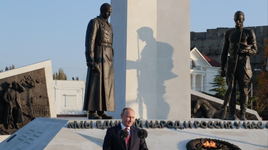 Какая история легла в основу памятника в Севастополе, чей смысл Путин назвал пронзительным
