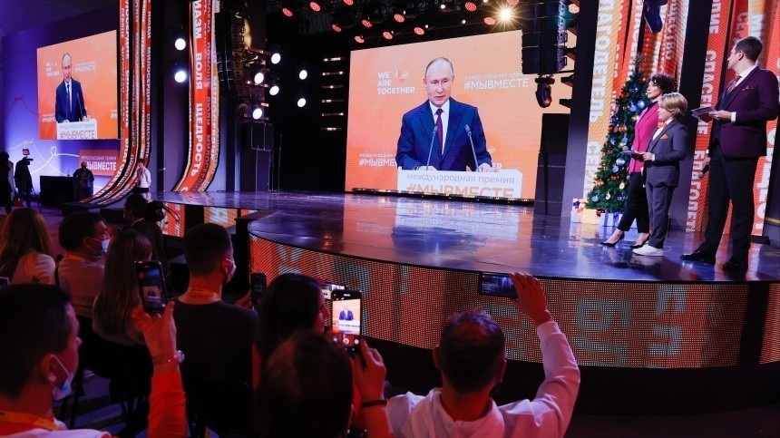 Владимир Путин принял участие в акции «Елка желаний»