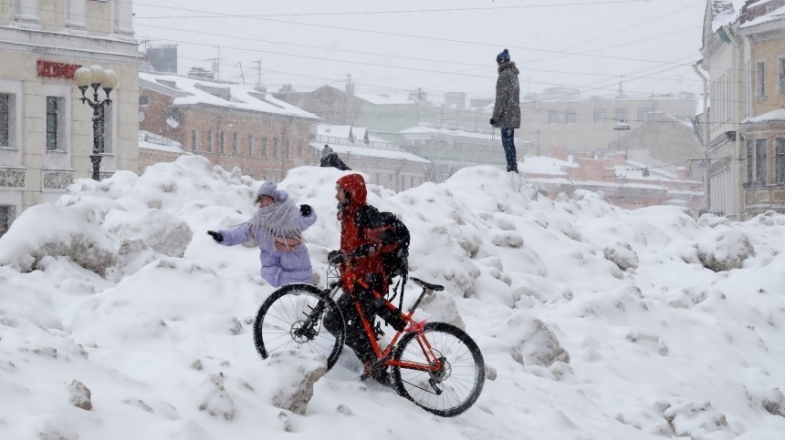Испытание на прочность: как Петербург переживает последствия снегопада