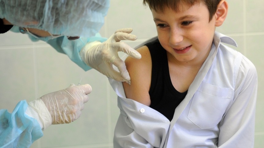В России началась вакцинация подростков от COVID-19