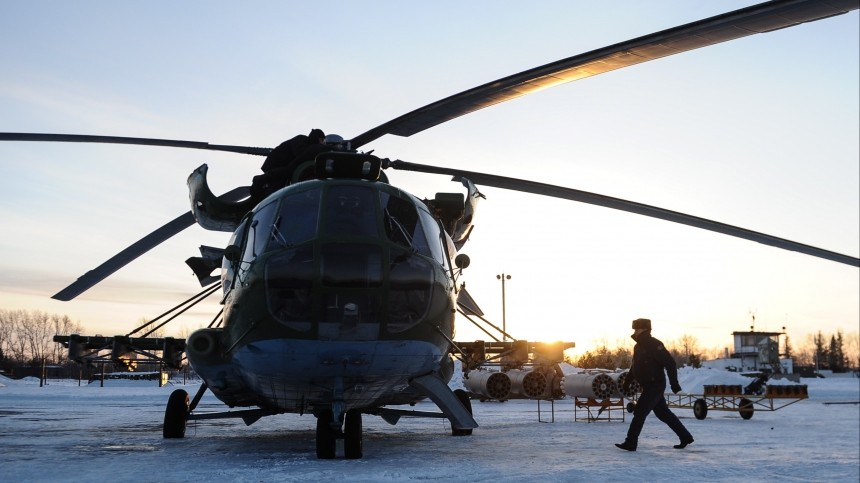 Один человек погиб и двое пострадали при падении вертолета Ми-8 под Ульяновском