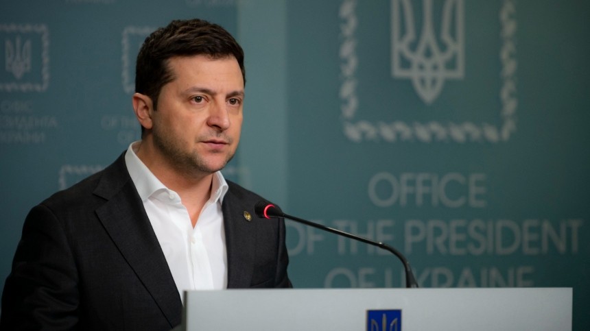 Захарова: Зеленский легализует захват Украины, оформляя особый статус граждан Польши в стране