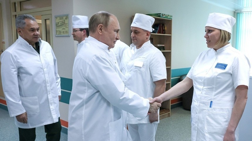 Путин приехал в госпиталь в Москве навестить раненых в ходе спецоперации на Украине