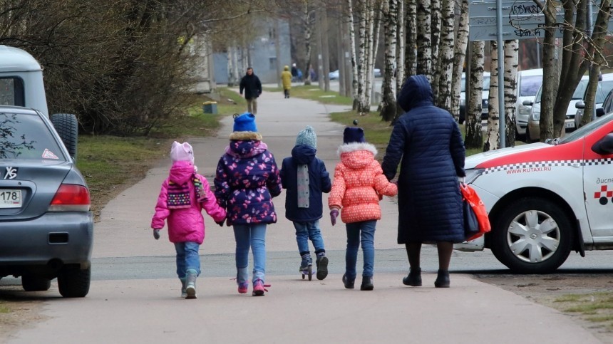 В России хотят восстановить звание Мать-героиня