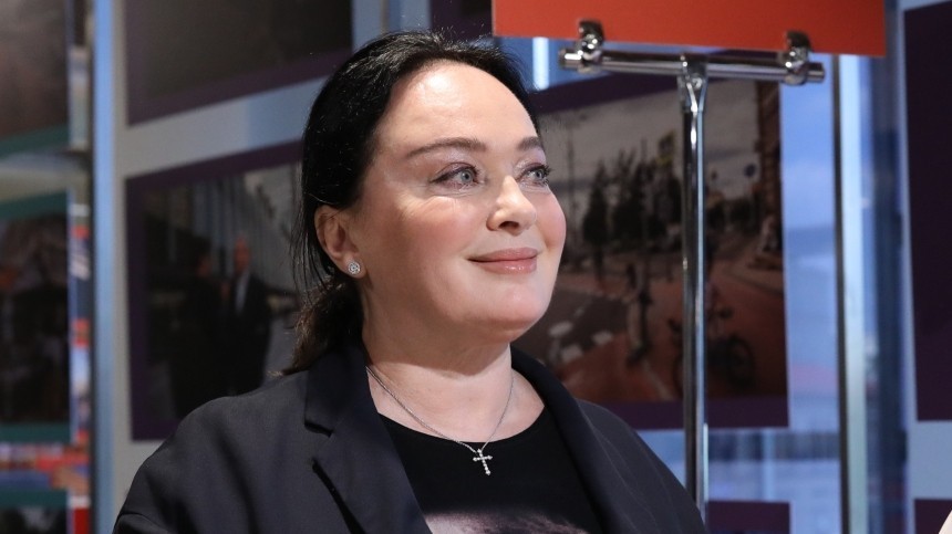 Гузеева вернулась из Болгарии на фоне новостей о потере восьми миллионов рублей