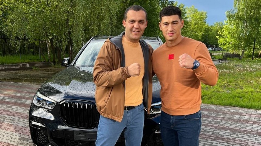 Это было грандиозно: Кремлев подарил боксеру Биволу автомобиль за победу над Альваресом