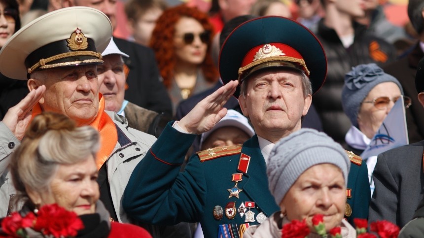 Выплаты ветеранам ВОВ в России хотят повысить до 75 тысяч рублей