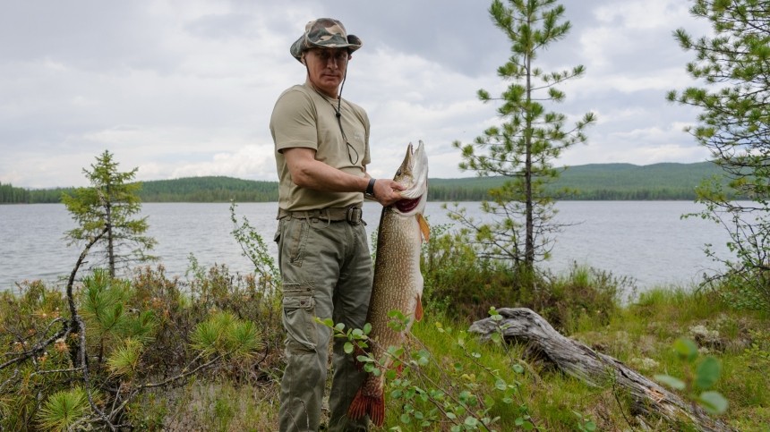 Путин поздравил россиян с Днем рыбака