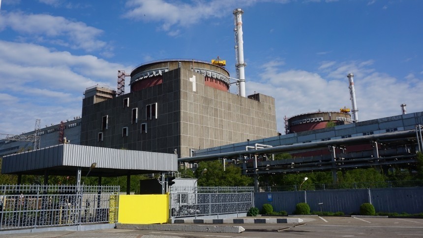 Украинские беспилотники сбросили две мины на здание у Запорожской АЭС