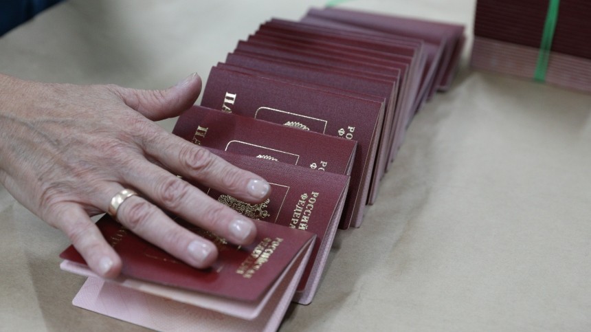 В очередь на получение гражданства РФ встали 25 тысяч жителей Запорожской области