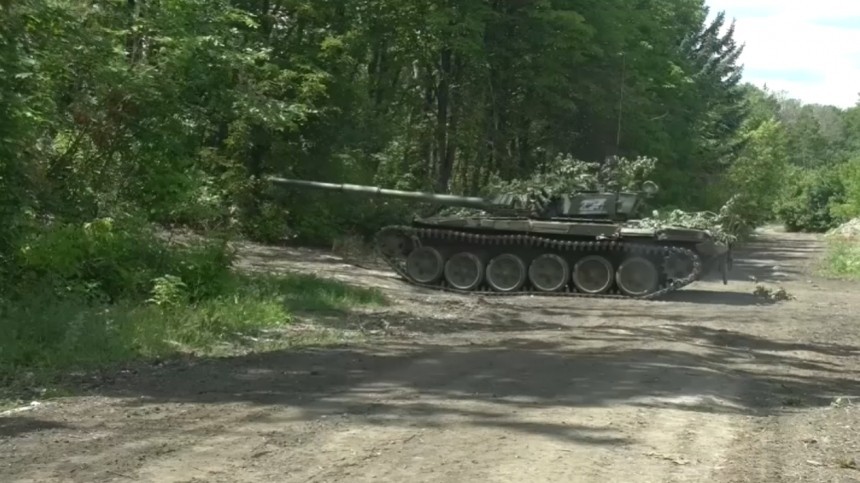 Минобороны опубликовало видео уничтожения танками Т-72БЗ опорного пункта ВСУ