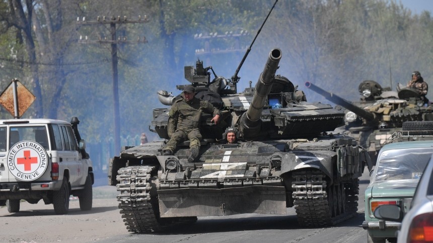 Российские военные стягивают технику к линии фронта в Донбассе