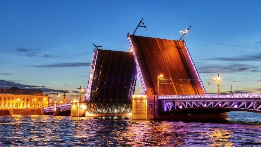 В Петербурге изменят график разводки мостов в преддверии Дня ВМФ