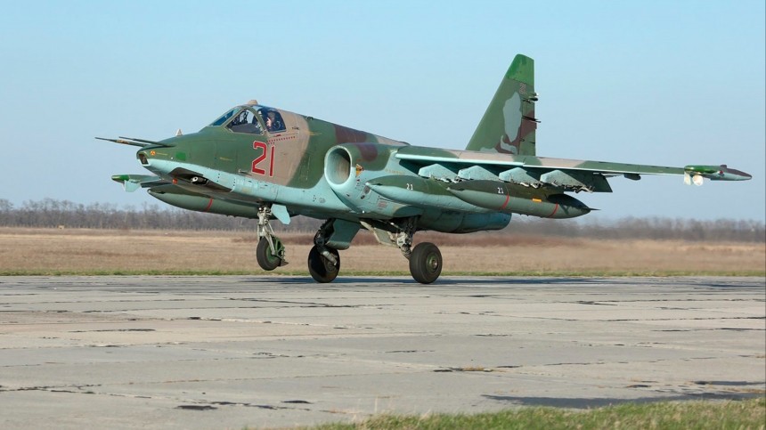 Кадры из кабины пилота: российские Су-25 уничтожили бронетехнику ВСУ