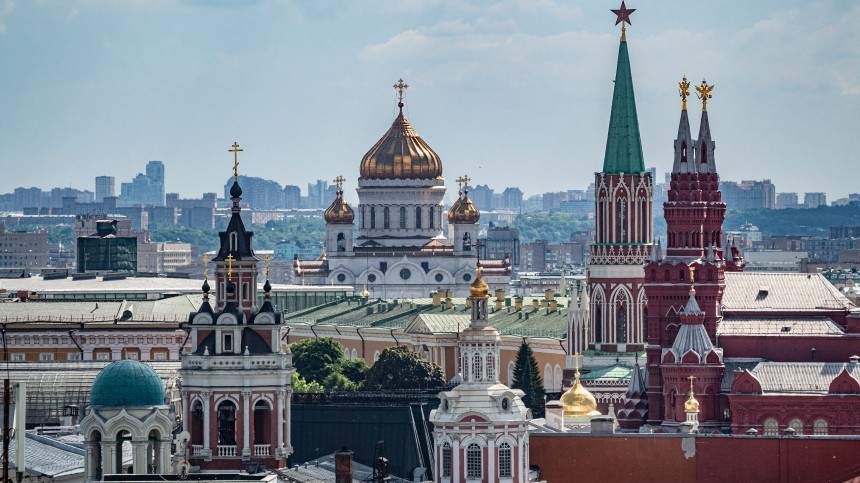Песков рассказал, как борются с нагрянувшей в Москву жарой в Кремле
